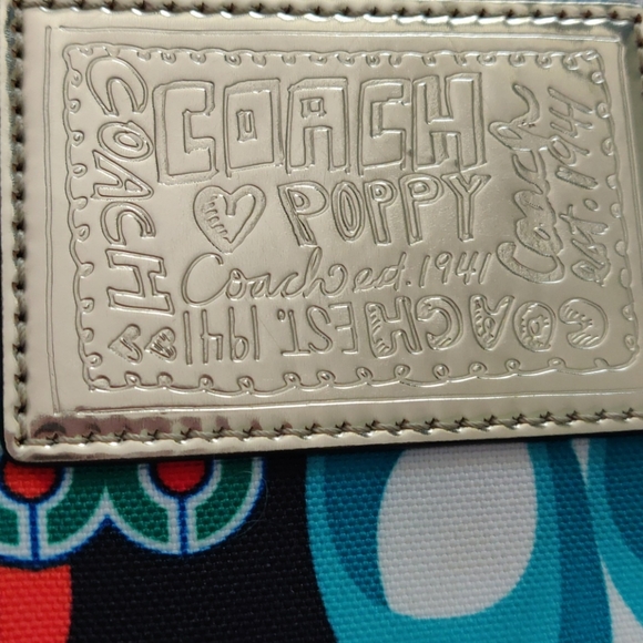 Coach Wristlet SOLD OUT - Picture 2 of 6